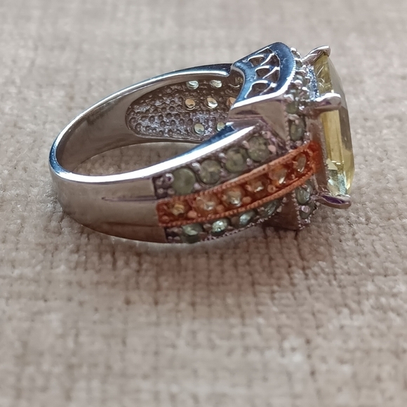 Silver Tone Square Cut Light Green Glass Ring - Picture 8 of 12